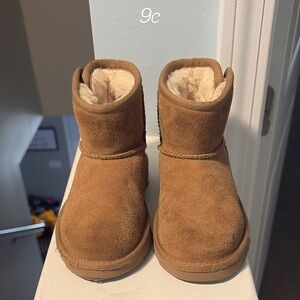 Toddler girl 9c tan UGG boots